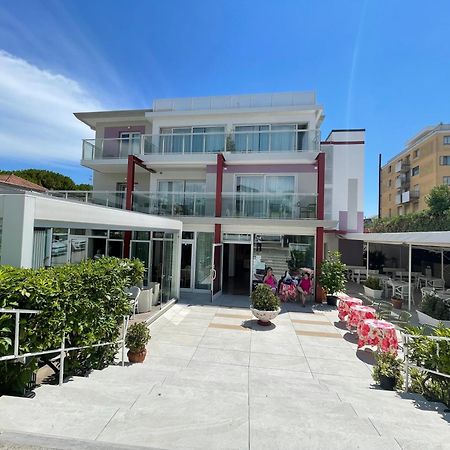 Hotel Al Ponte ลินญาโน ซับเบียโดโร ภายนอก รูปภาพ