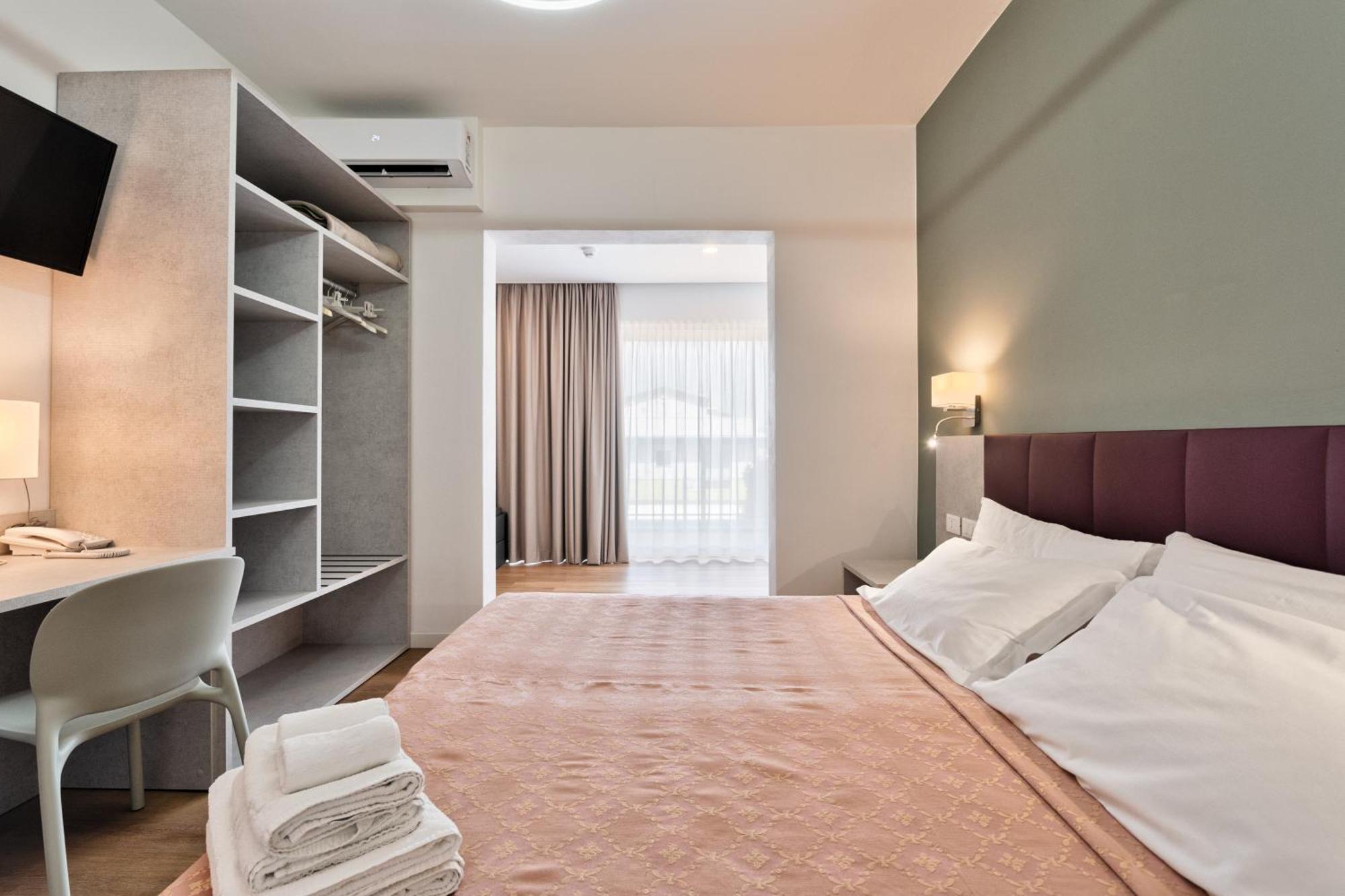 Hotel Al Ponte ลินญาโน ซับเบียโดโร ภายนอก รูปภาพ