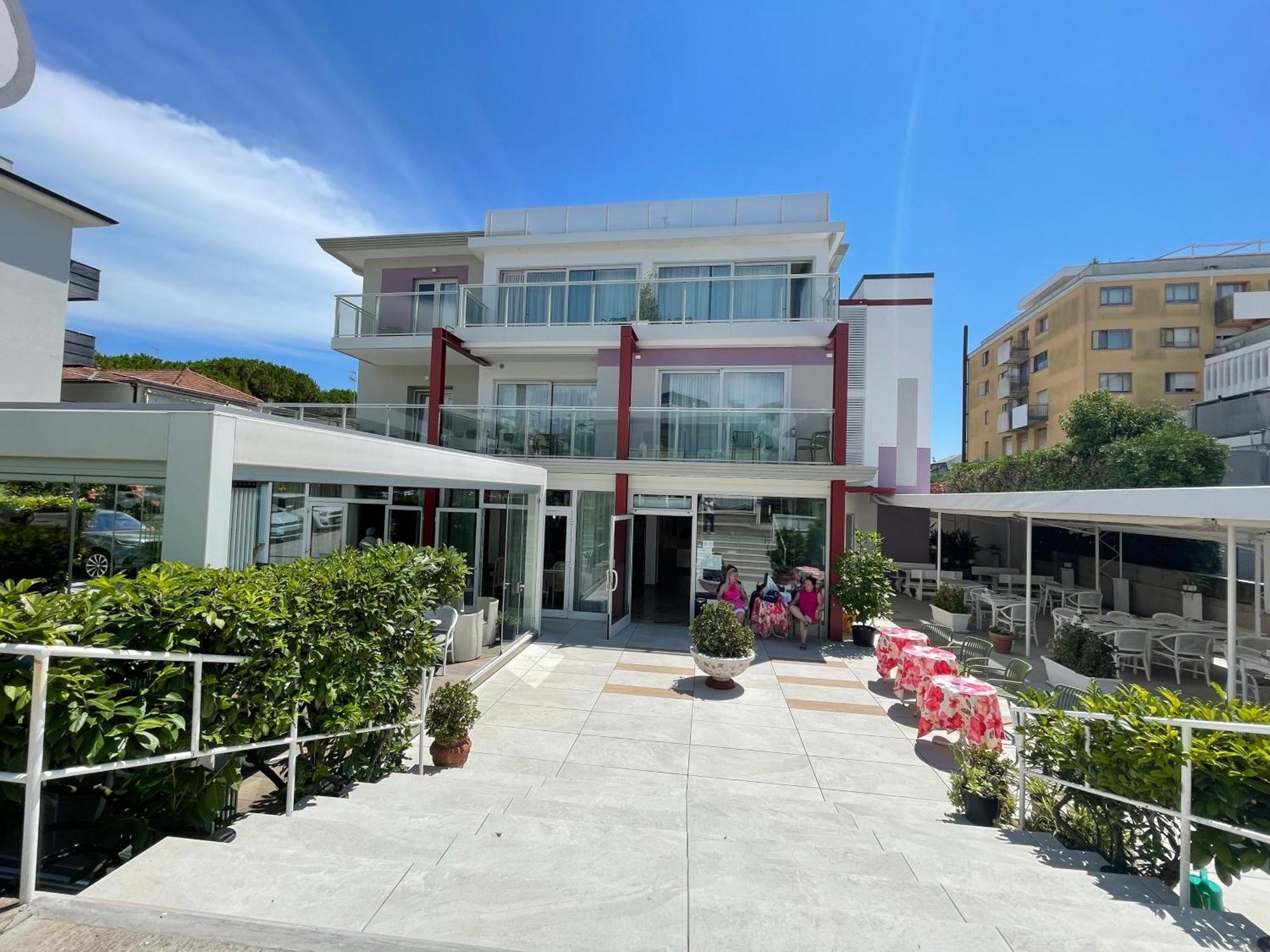 Hotel Al Ponte ลินญาโน ซับเบียโดโร ภายนอก รูปภาพ